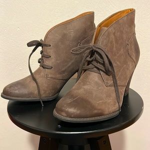 INDIGO by CLARKS Ankle Boots Size 8 Taupe Lace Up Booties